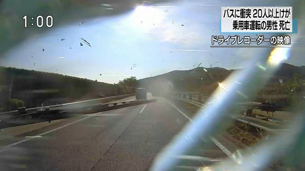 東名事故 ツイッター　バス事故　高速　画像