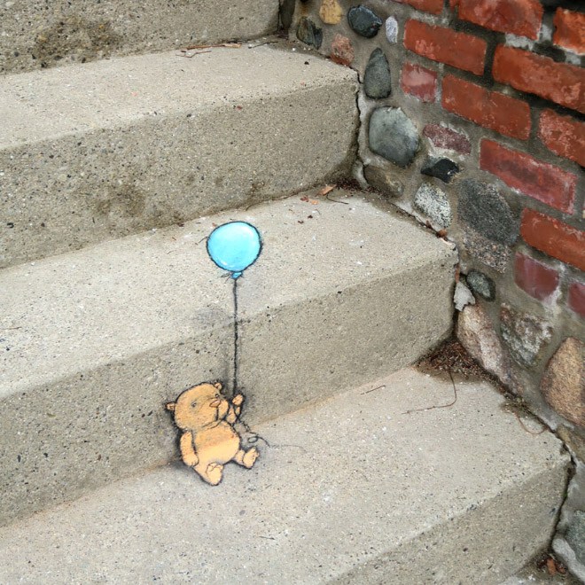 街中の道路や階段などに描かれたチョークアートが可愛くてクオリティが高いと話題に！