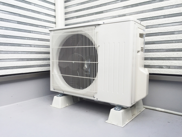 エアコン室外機の水冷システムにとある工夫をするとエアコンがかなり効くようになるライフハックが話題に！