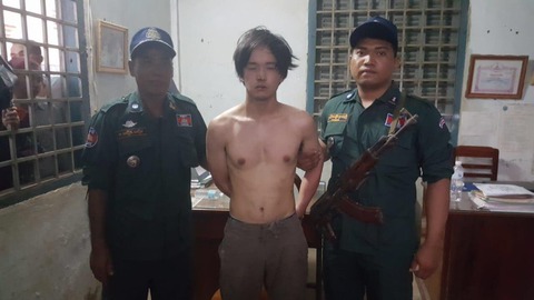 カンボジア人タクシー運転手殺害後に尋問される石田礼門と中茎竜二
