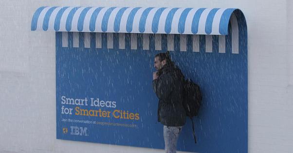 「アイデアで世の中が良くなる」IBMがパリの街中に設置した人の役に立つ広告が話題に！