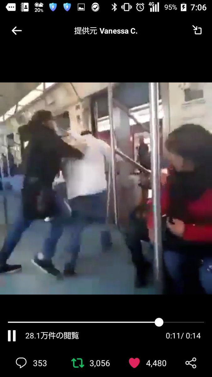 【動画】間違えて電車の女性専用車両に乗った盲目の車外に障害者の男性を車外に突き飛ばす女性が炎上!