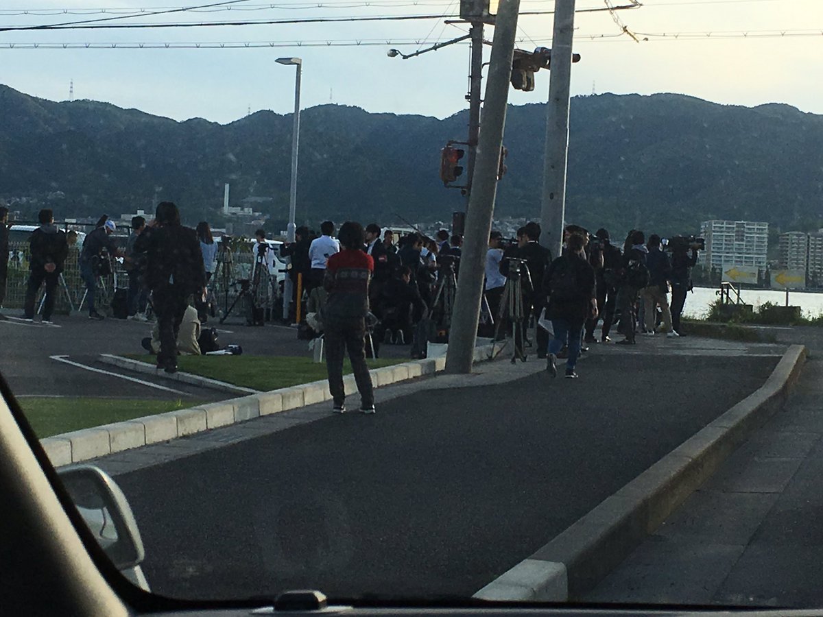 大津事故の現場で、マスコミが道路に溢れ一般歩行者の通行を塞いでた「更に危険な状態にしてどうする」