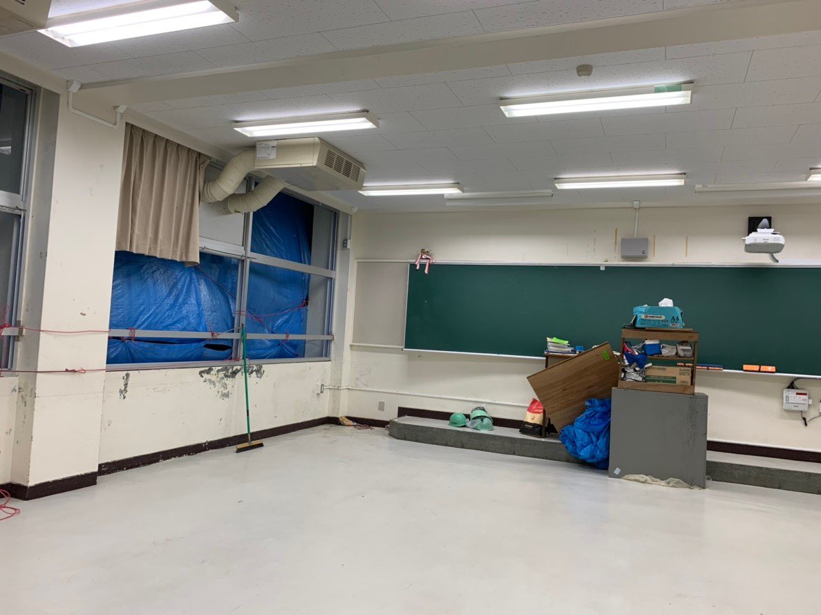 【拡散希望】台風15号の影響は千葉だけじゃなく伊豆大島にもおよび、断水停電圏外になって建物が倒壊し、高校生は学校に行けてない状況です