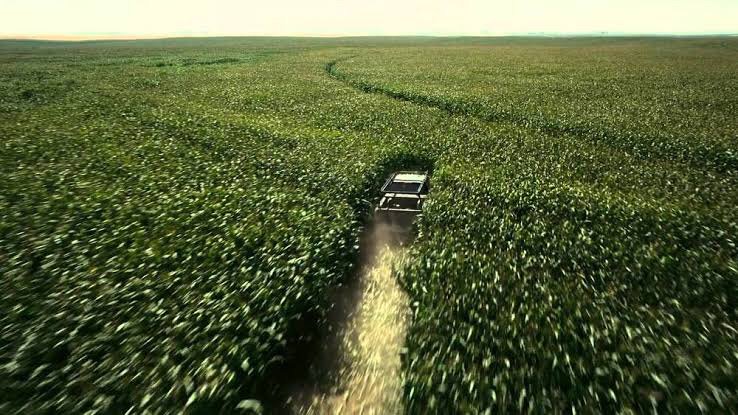 CG嫌いのノーラン監督が映画「インターステラー」でトウモロコシ畑のシーンのために、とうもろこしを一から育てて収穫して制作費に充てたエピソードが面白い！