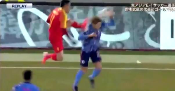 少林サッカーの中国人選手「むしろ橋岡が頭をぶつけてきた！」と主張し炎上！