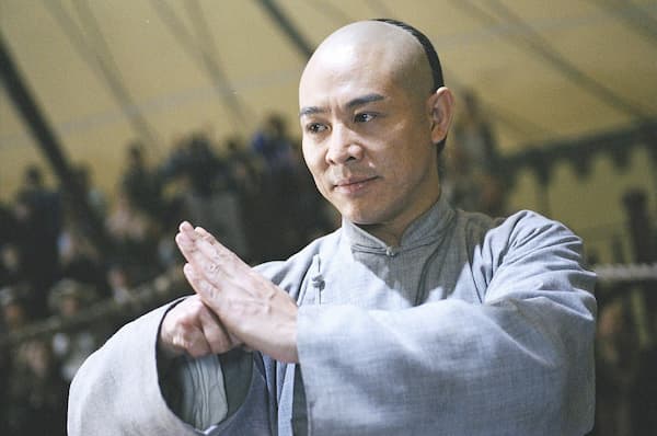 台湾ではコロナの影響で握手による接触を避けるため古式に則った礼である「拱手(きょうしゅ)」が奨励される！