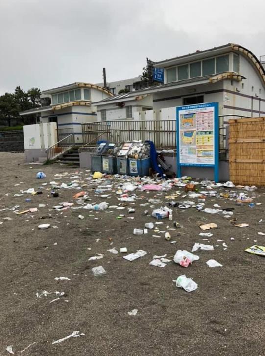 感染拡大の中、週末の湘南の海岸が県外からのBBQ客のゴミで汚される事態に・・・