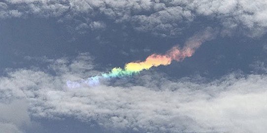 東京上空に現れた虹色の雲「環水平アーク」が美しすぎる！