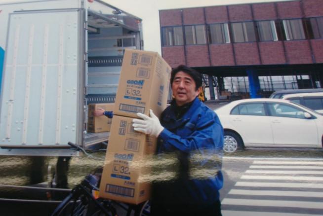 東日本大震災の際に安倍総理は警護もつけず数人で原発30km圏内に物資を届けていたことを多くの日本人は知らない