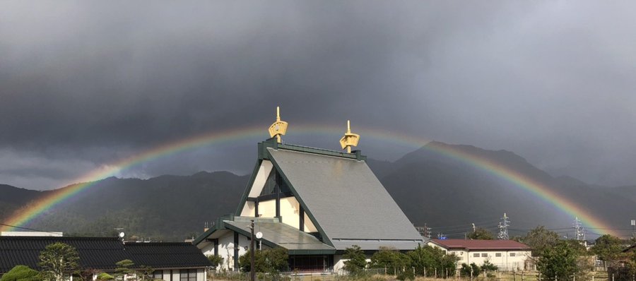 出雲大社に美しい虹が！まさに神がまいおりた！？