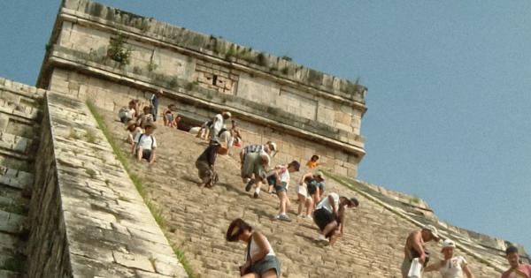 今生で上り下りした中で最も恐ろしかった階段はマヤ遺跡チチェン・イツァのカスティーヨ